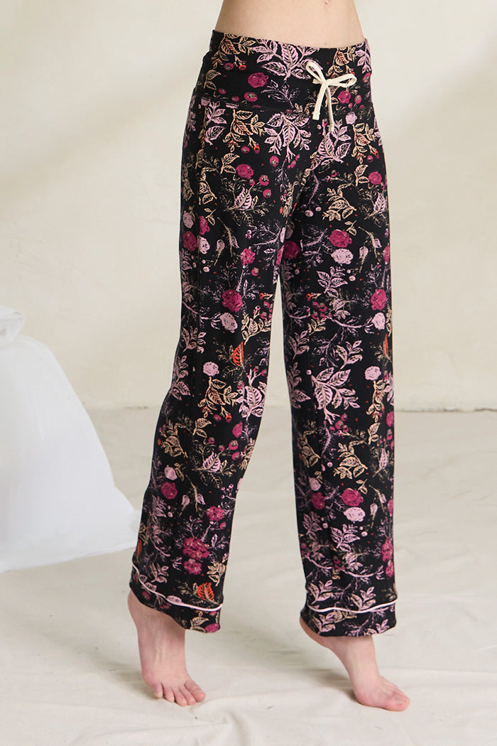 Una is 5'10", typically wears a size 2 and is wearing a size small