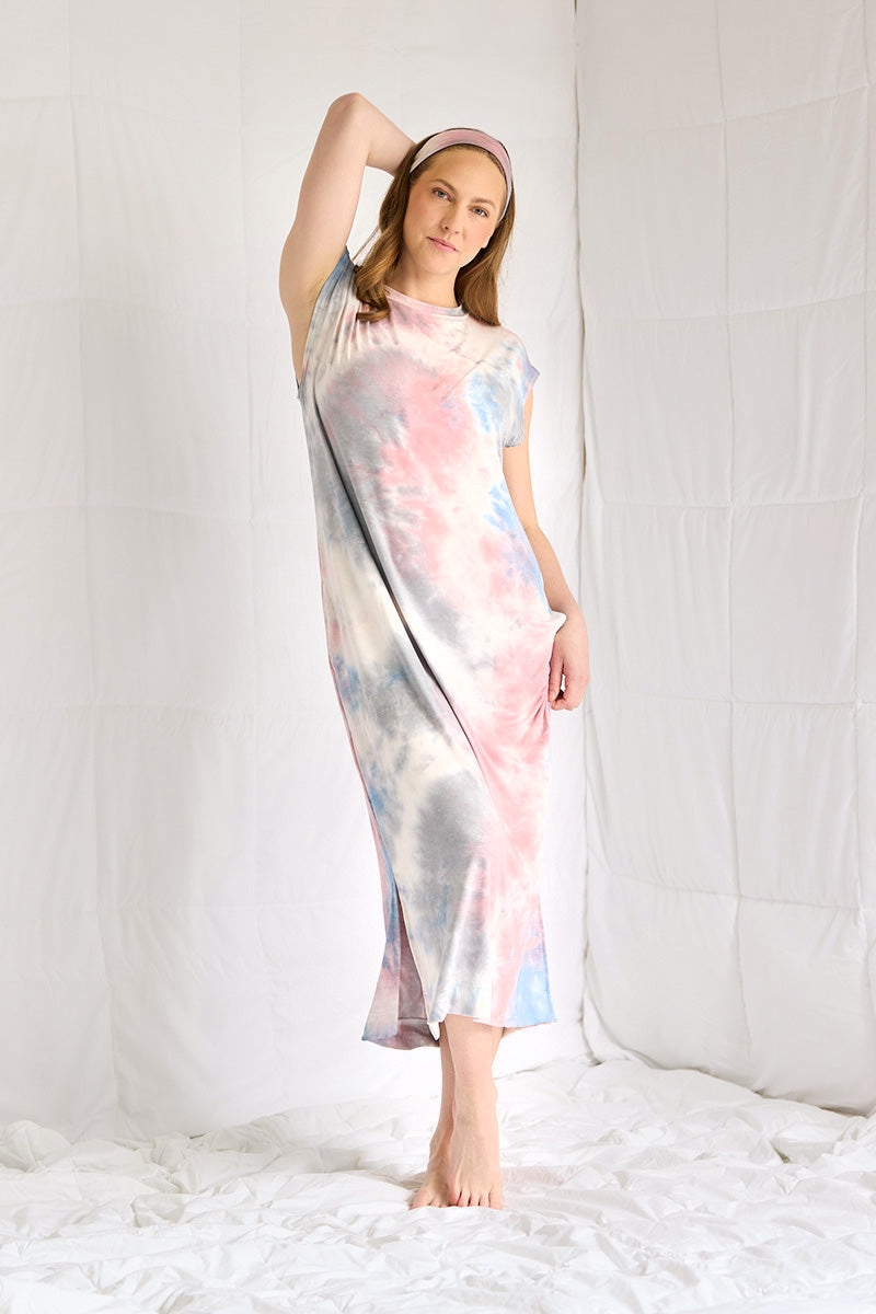 Siobhan is 5'8", typically wears a size 4 and is wearing a size small