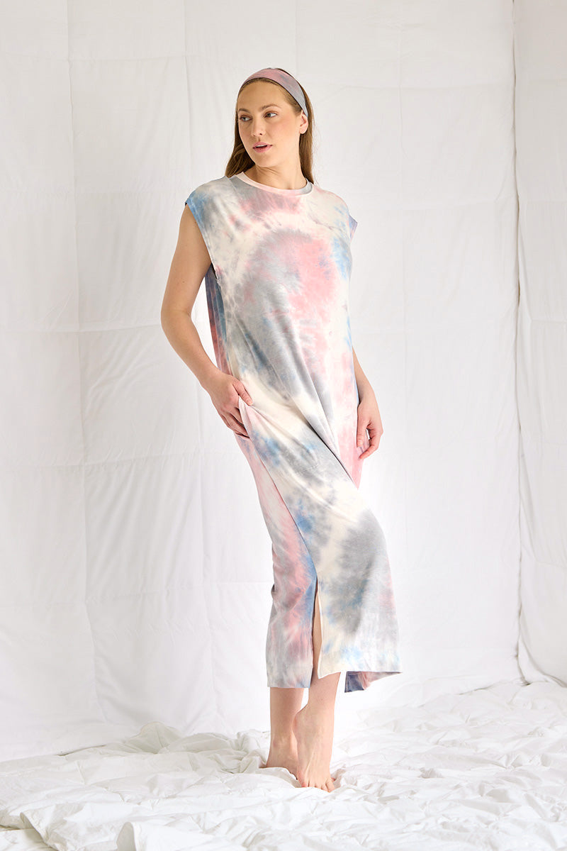 Siobhan is 5'8", typically wears a size 4 and is wearing a size small