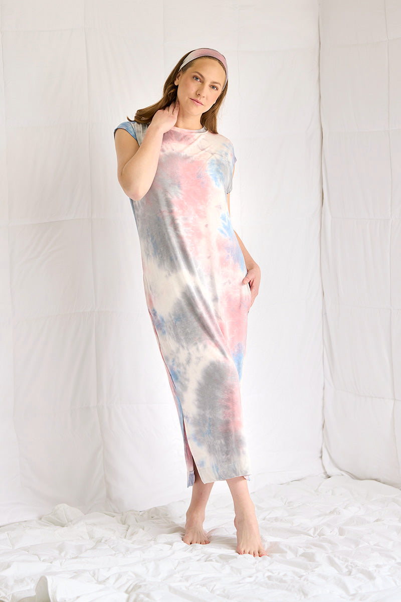 Siobhan is 5'8", typically wears a size 4 and is wearing a size small