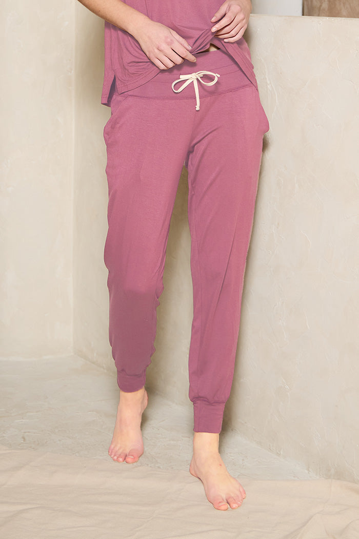 Model is 5'10", usually wears a size 2 and is wearing a size small