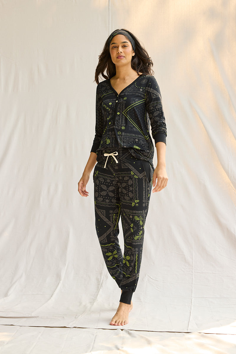 Natasha is 5'10", typically wears a size 4 and is wearing a size small