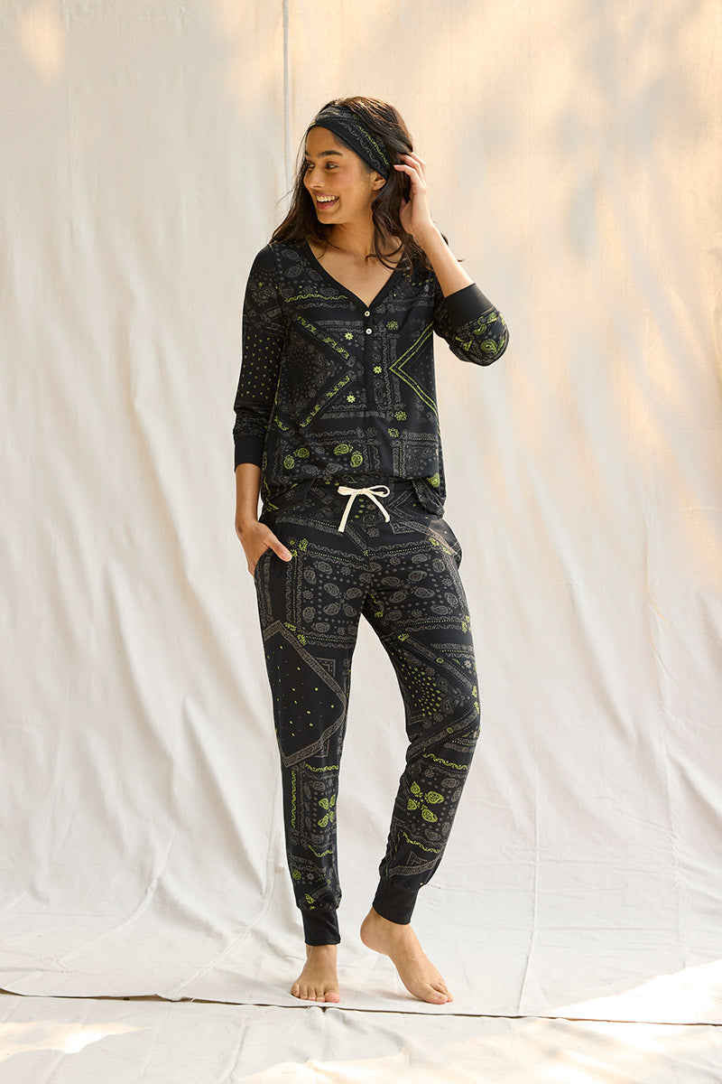 Natasha is 5'10", typically wears a size 4 and is wearing a size small