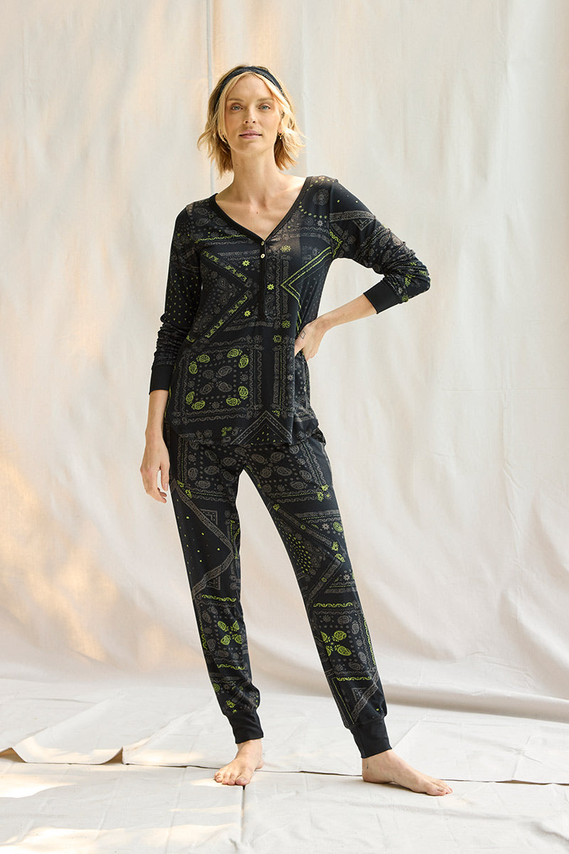 Elyse is 5'9", typically wears a size 2 and is wearing a size small