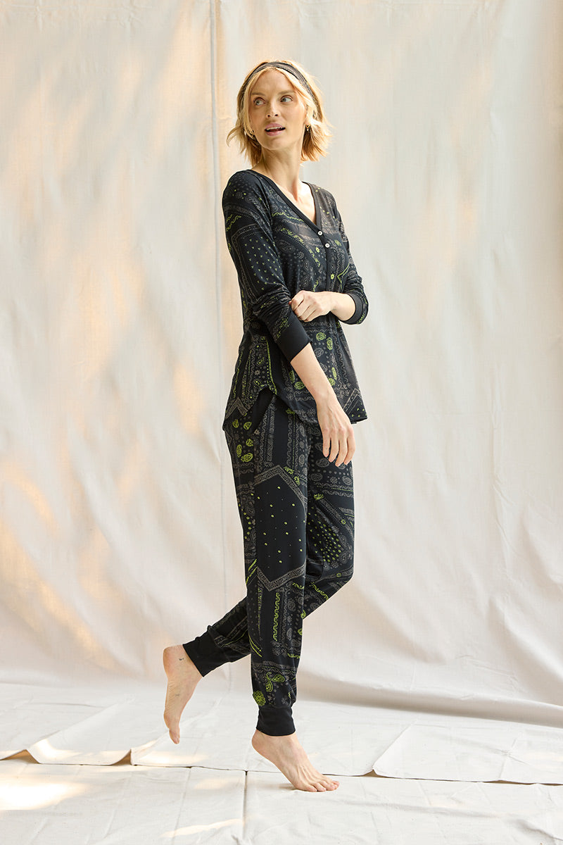 Elyse is 5'9", typically wears a size 2 and is wearing a size small