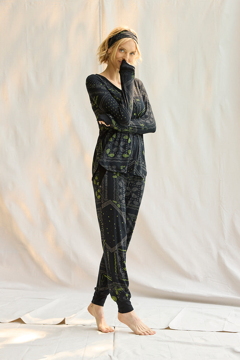 Elyse is 5'9", typically wears a size 2 and is wearing a size small