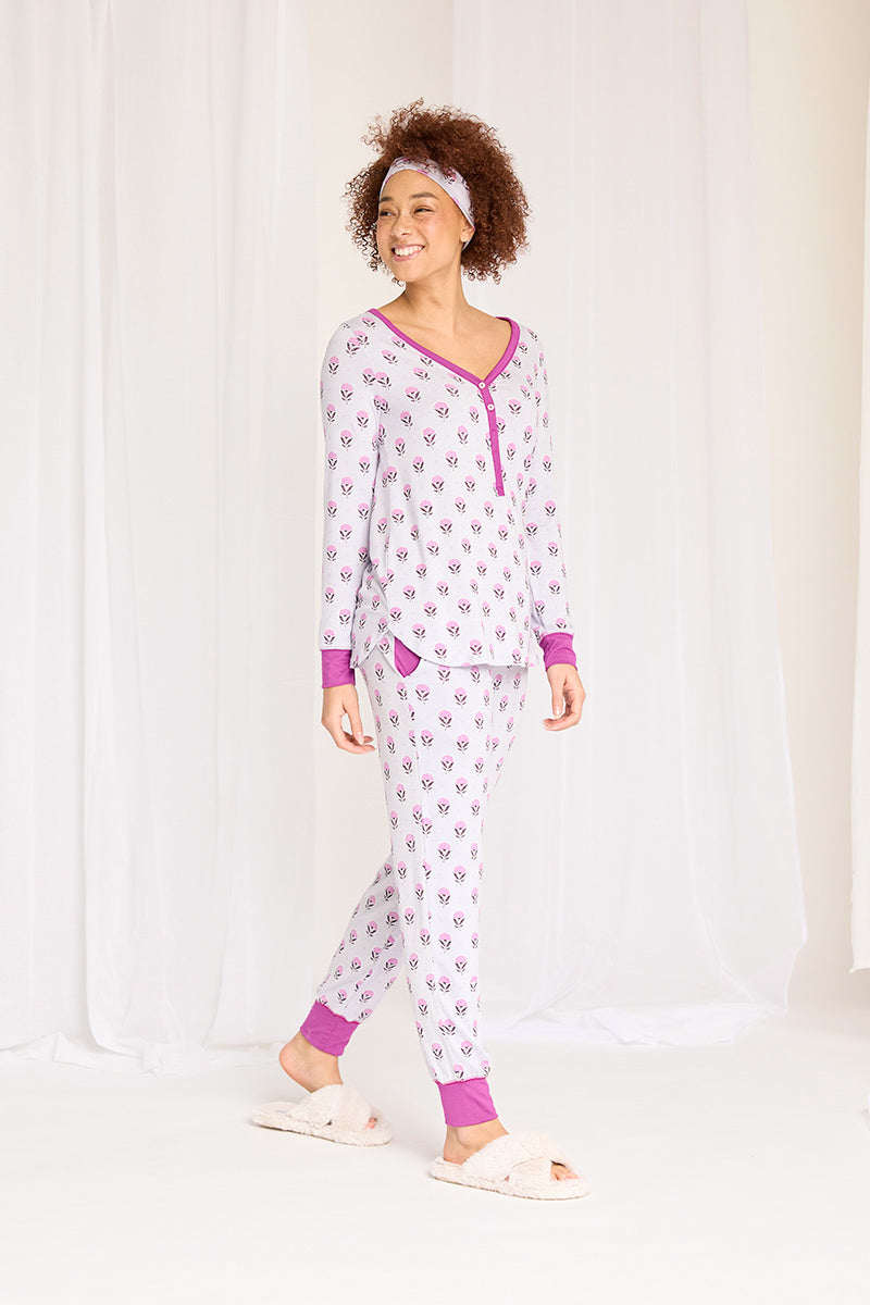 Kiera is 5'9", typically wears a size 4/6 and is wearing a size small