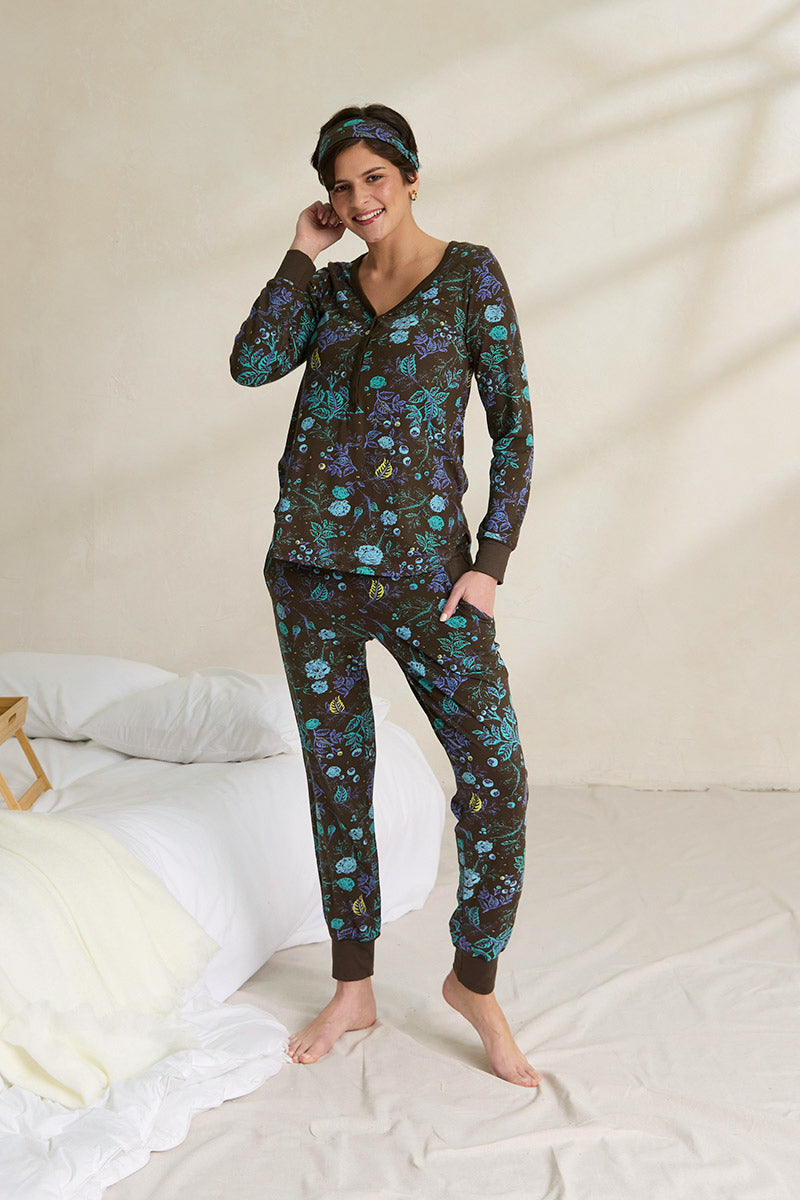 Natasha is 5'11", typically wears a size 4/6 and is wearing a size small