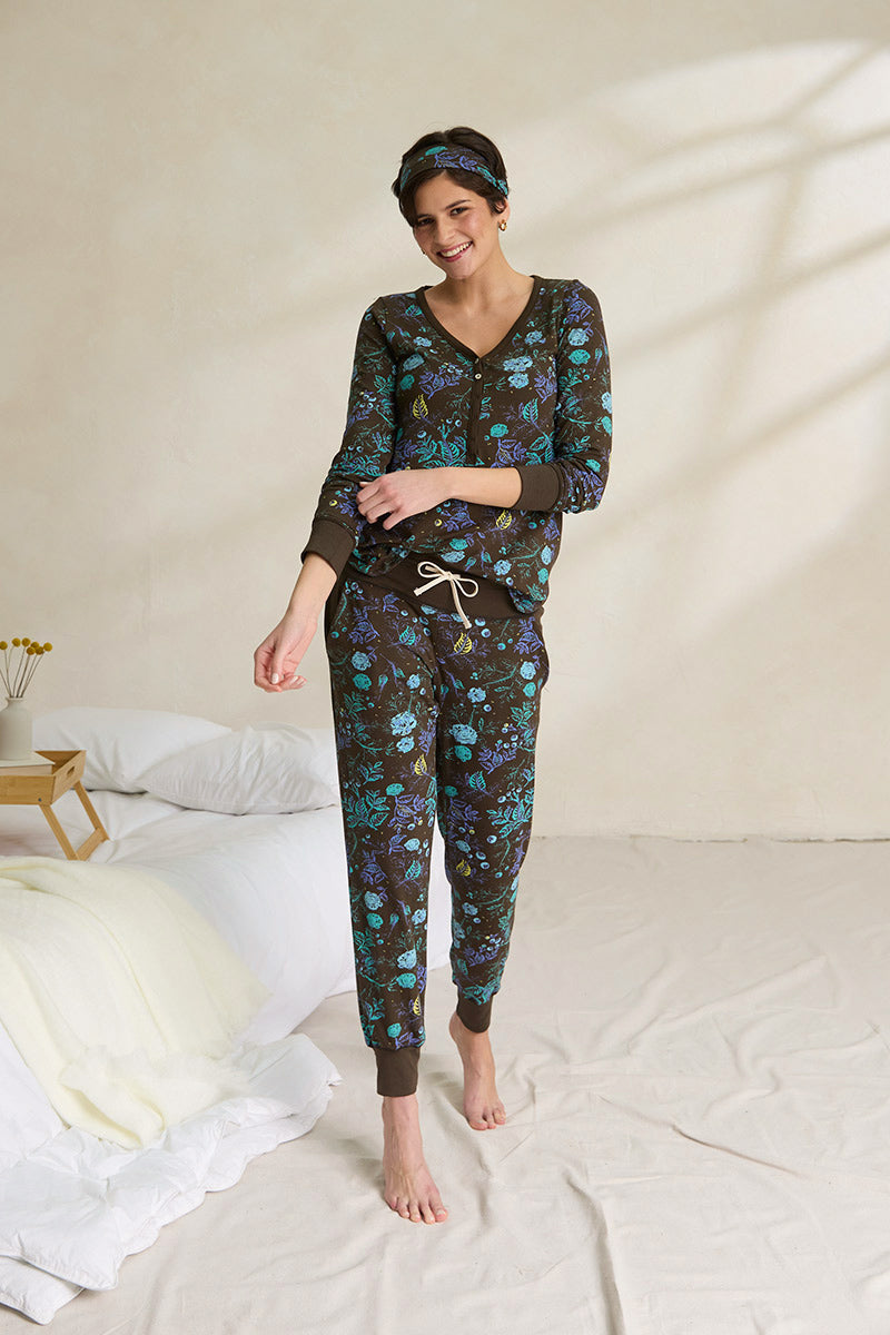 Natasha is 5'11", typically wears a size 4/6 and is wearing a size small