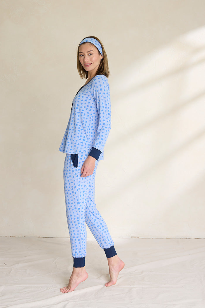 Una is 5'10", typically wears a size 2 and is wearing a size small