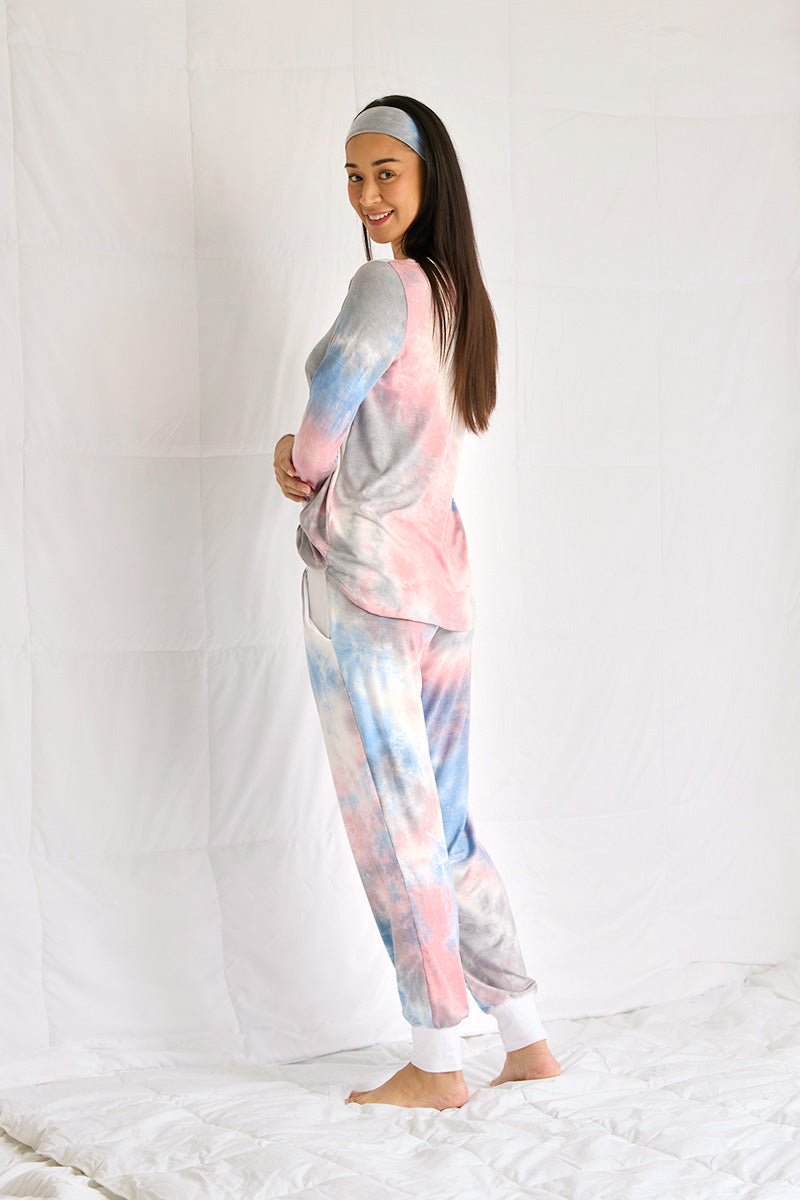 Kimberley is 5'8", typically wears a size 2/4 and is wearing a size small