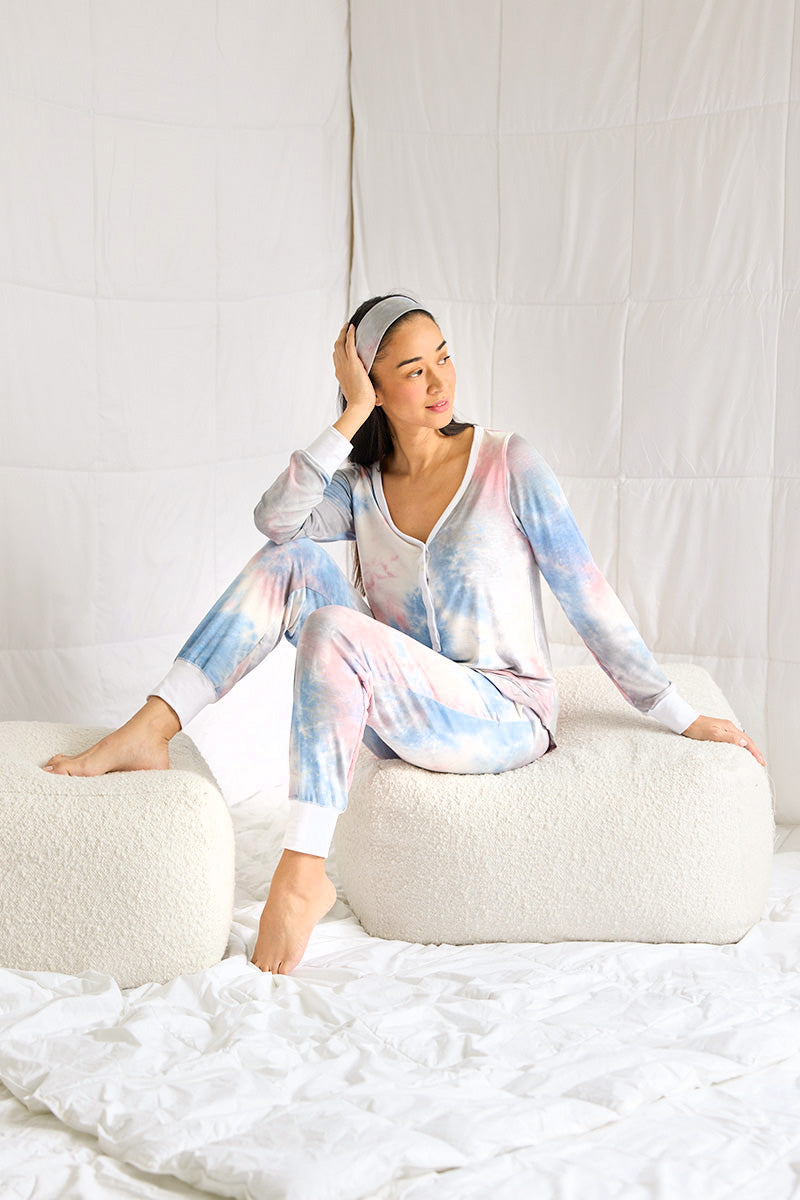 Kimberley is 5'8", typically wears a size 2/4 and is wearing a size small