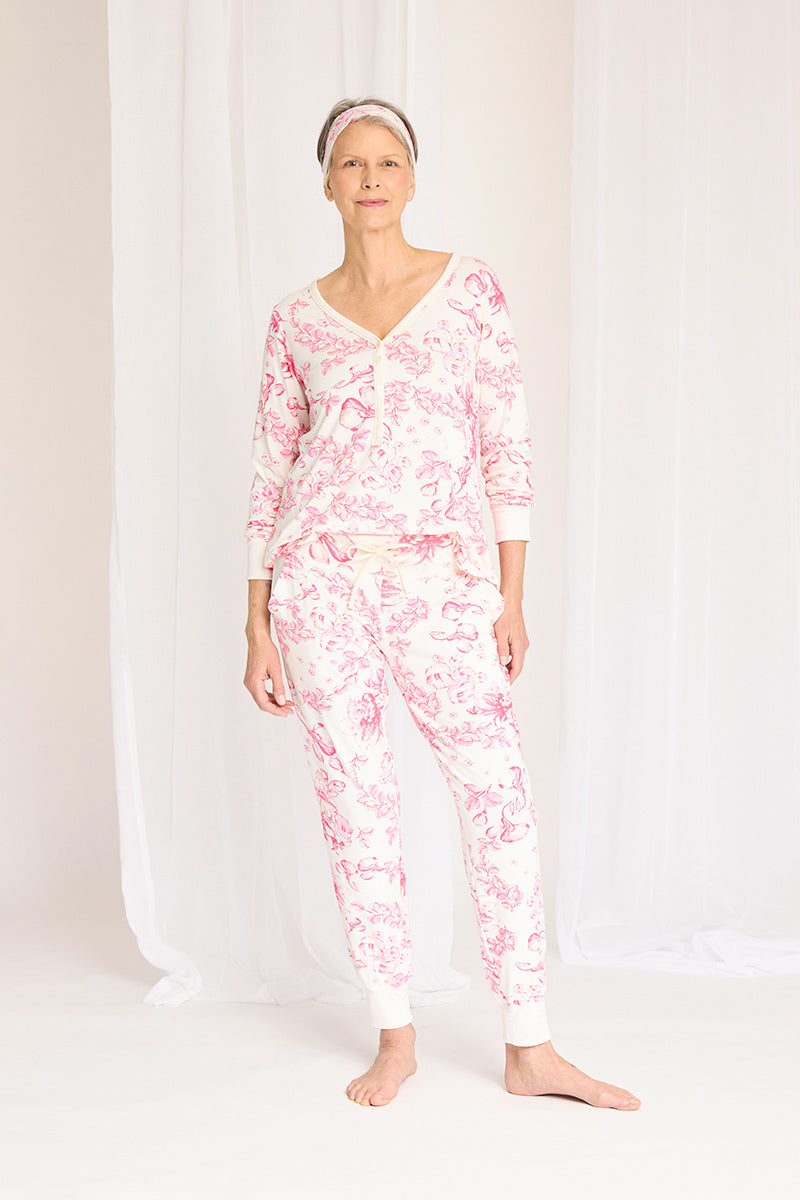 Laroe is 5'11", typically wears a size 6/8 and is wearing a size medium