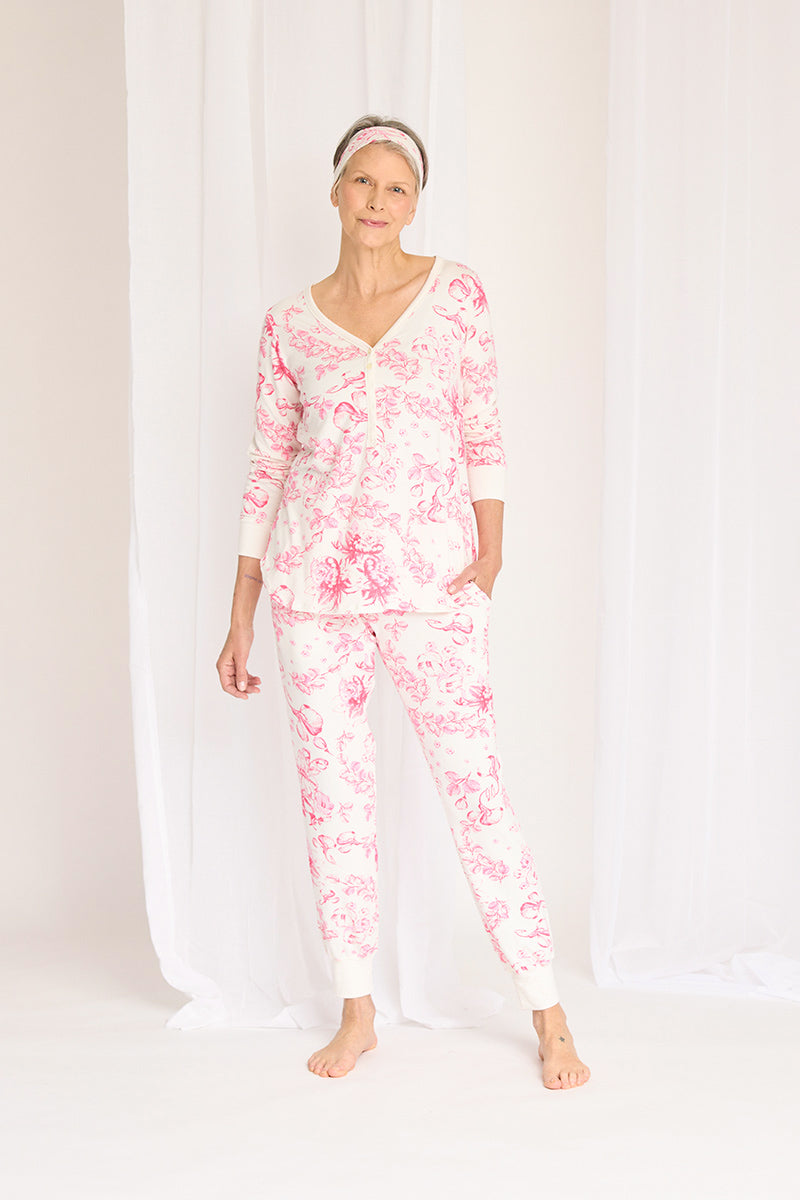 Laroe is 5'11", typically wears a size 6/8 and is wearing a size medium