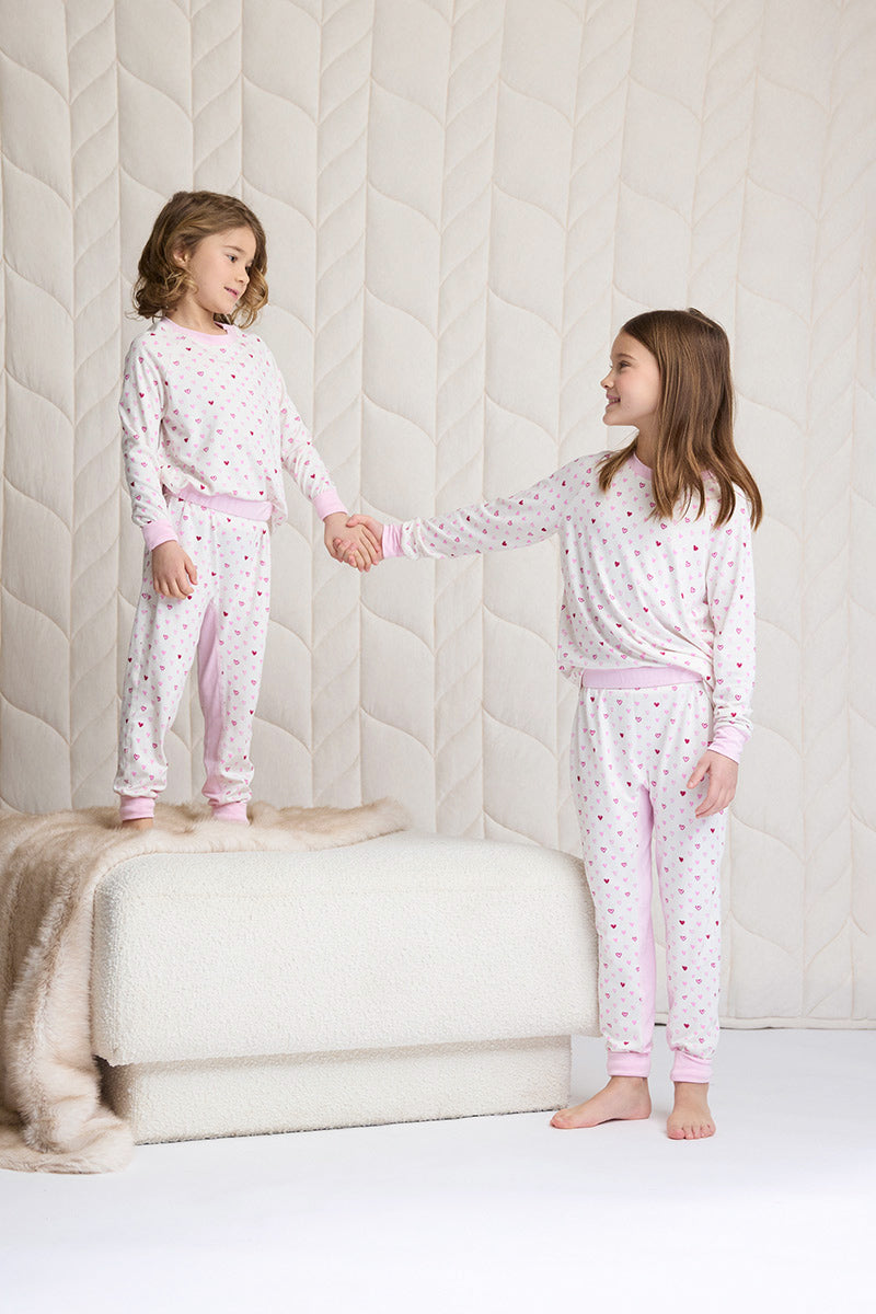 Gen is wearing a size 7/8 and Ellie is wearing a size 9/10