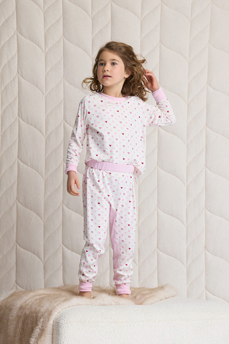 Gen is wearing a size 7/8