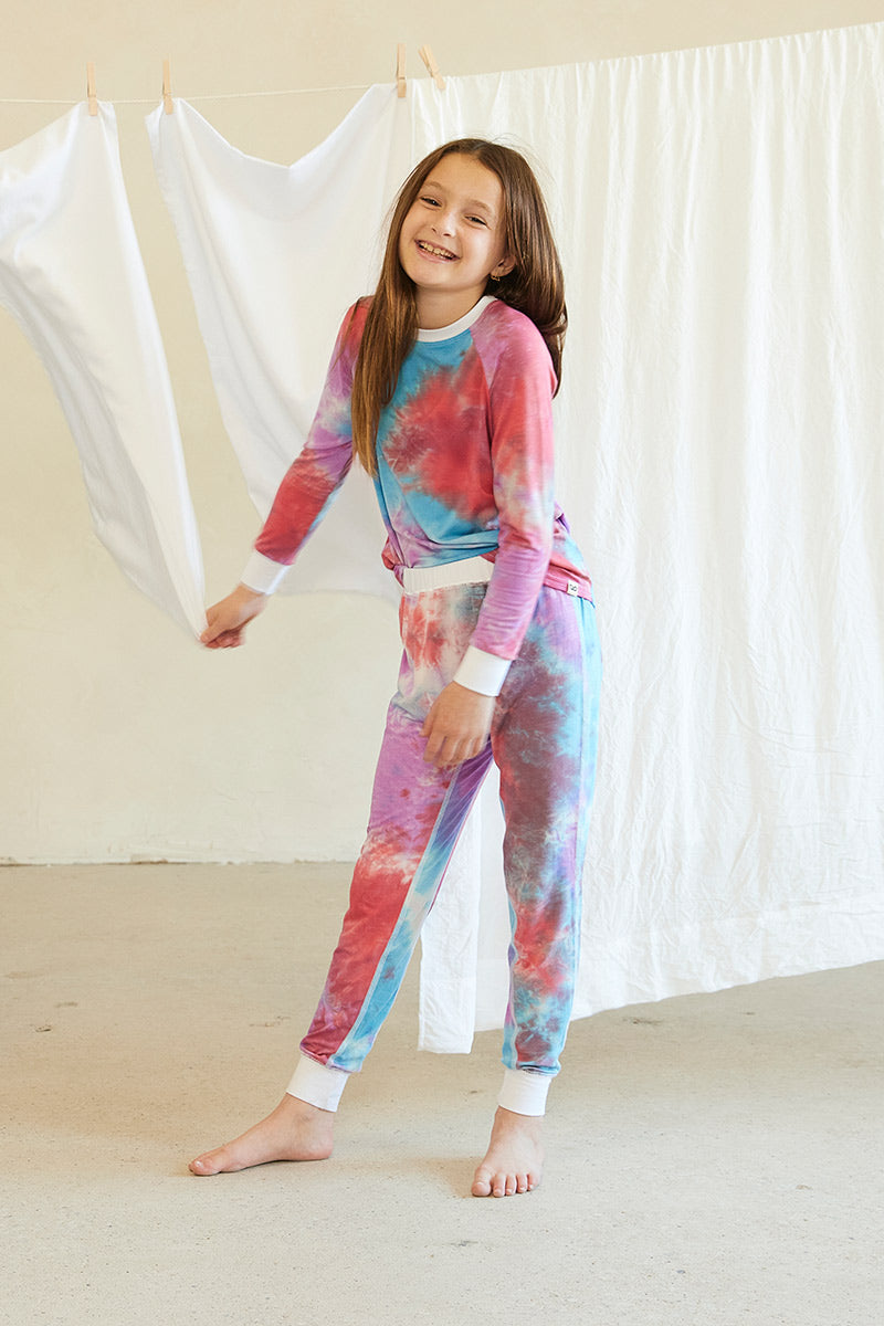 Tessa is 9 years old, 4'7" tall and is wearing a size 7/8