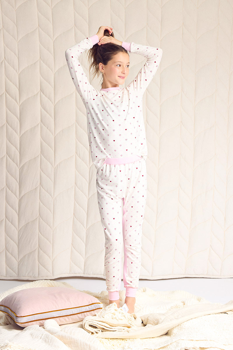 Tessa is wearing a size 9/10