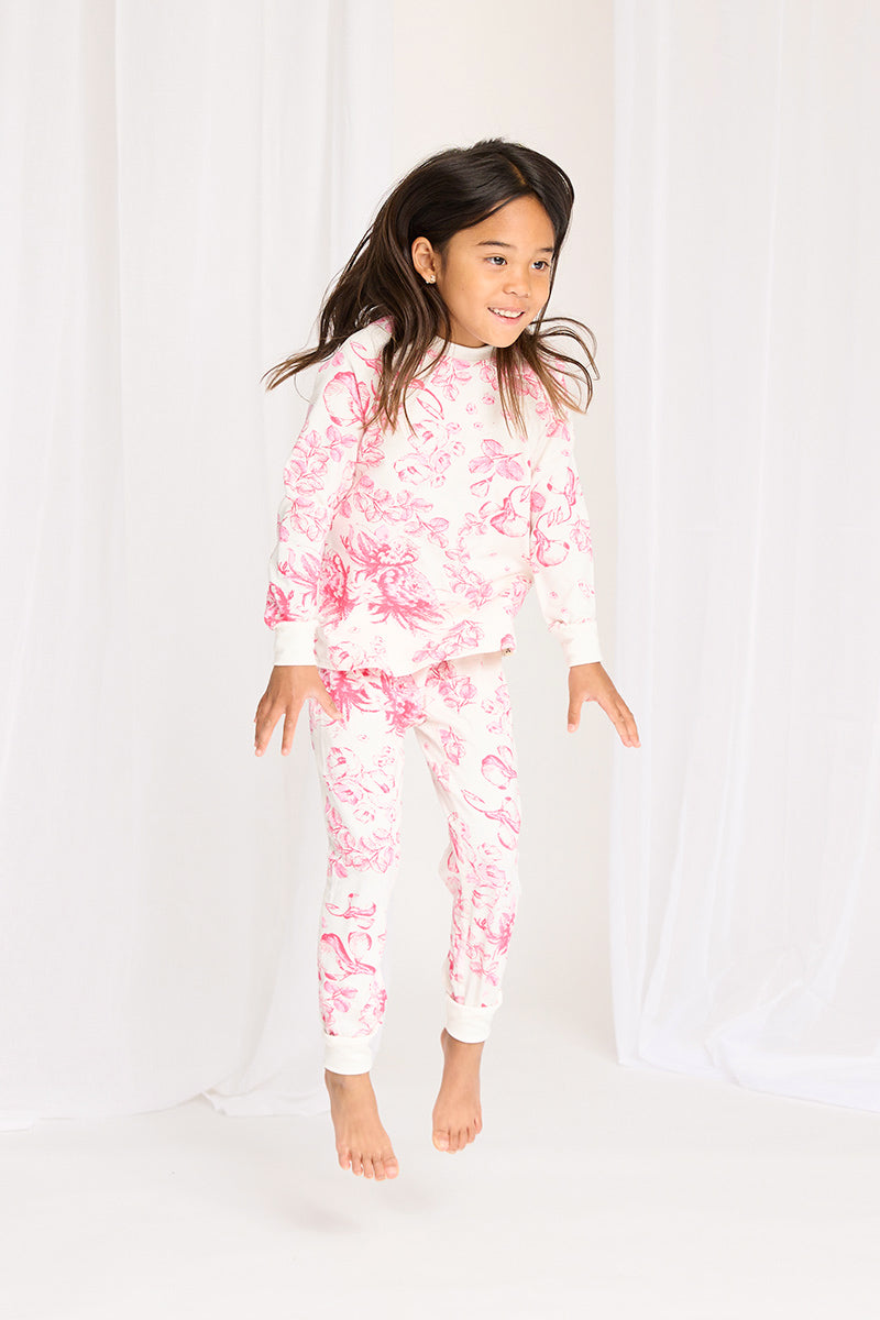 Noa is wearing size 5/6