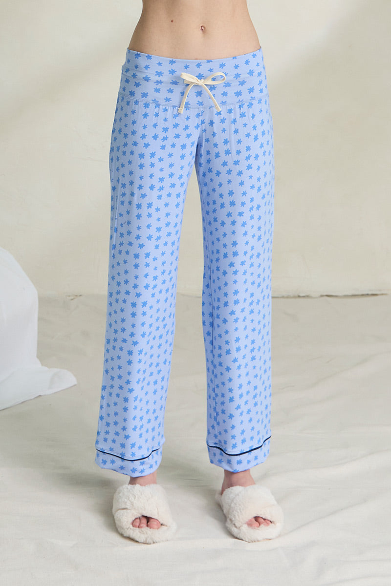 Una is 5'10", typically wears a size 2 and is wearing a size small