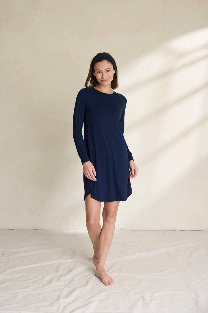 Una is 5'10", typically wears a size 2 and is wearing a size small