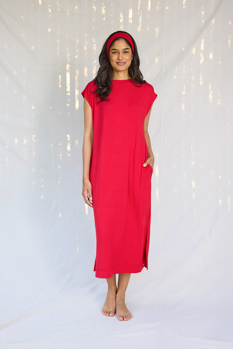 Natasha is 5'10", typically wears a size 4 and is wearing a size small