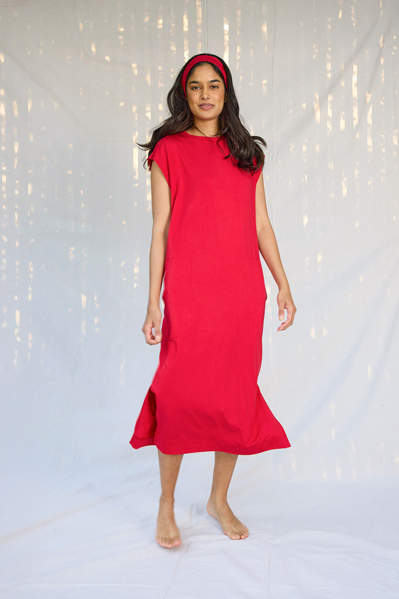 Natasha is 5'10", typically wears a size 4 and is wearing a size small