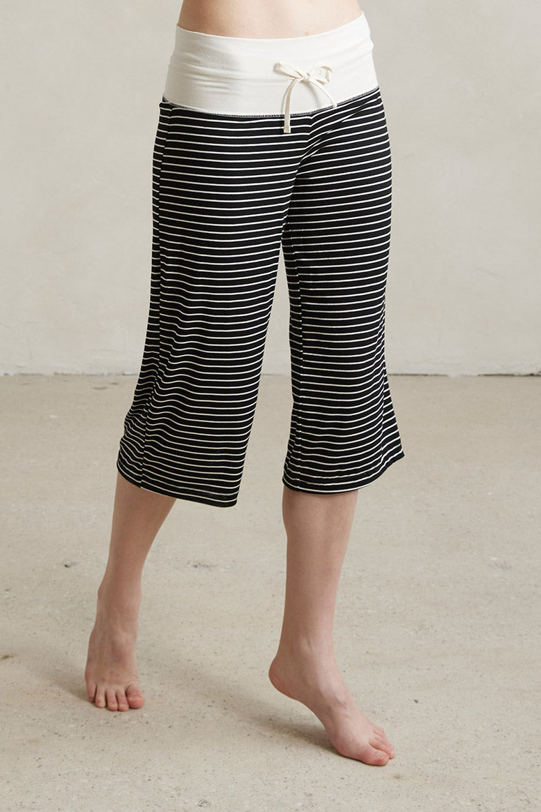 Una is 5'10", typically wears a size 2 and is wearing a size small