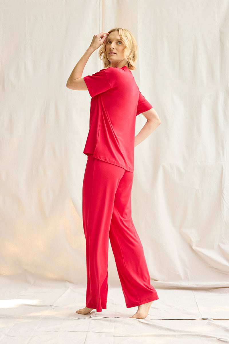 Elyse is 5'9", typically wears a size 2 and is wearing a size small