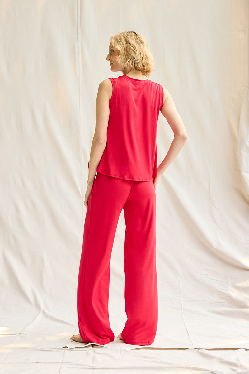 Elyse is 5'9", typically wears a size 2 and is wearing a size small