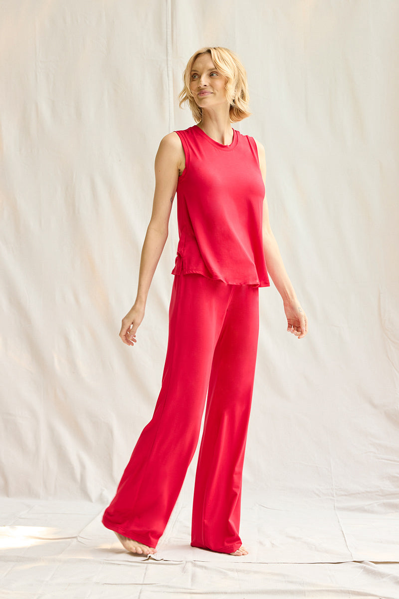 Elyse is 5'9", typically wears a size 2 and is wearing a size small