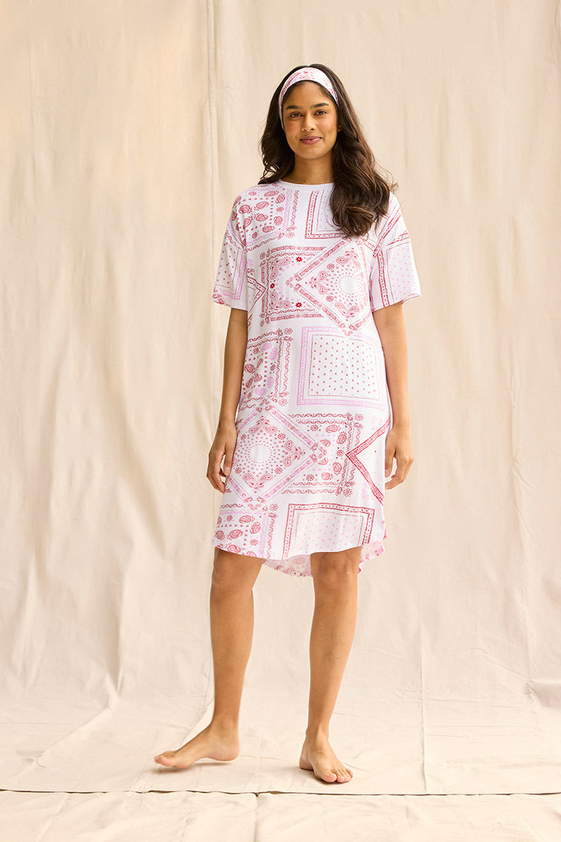 Natasha is 5'10", typically wears a size 4 and is wearing a size small