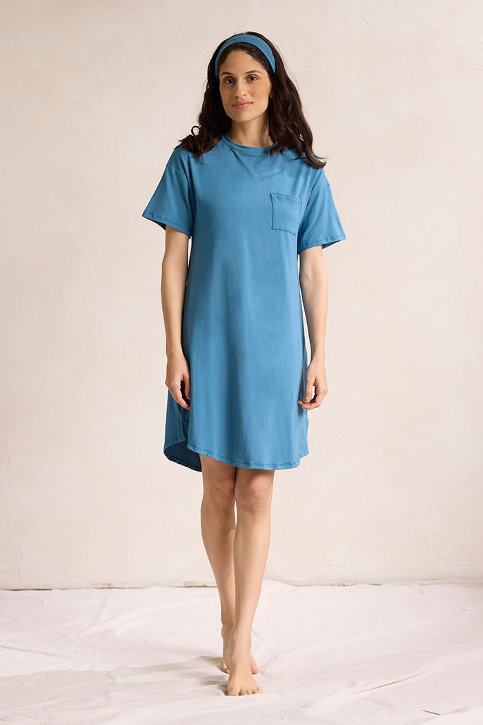 Lynn is 5'8", typically wears a size 2/4 and is wearing a size S