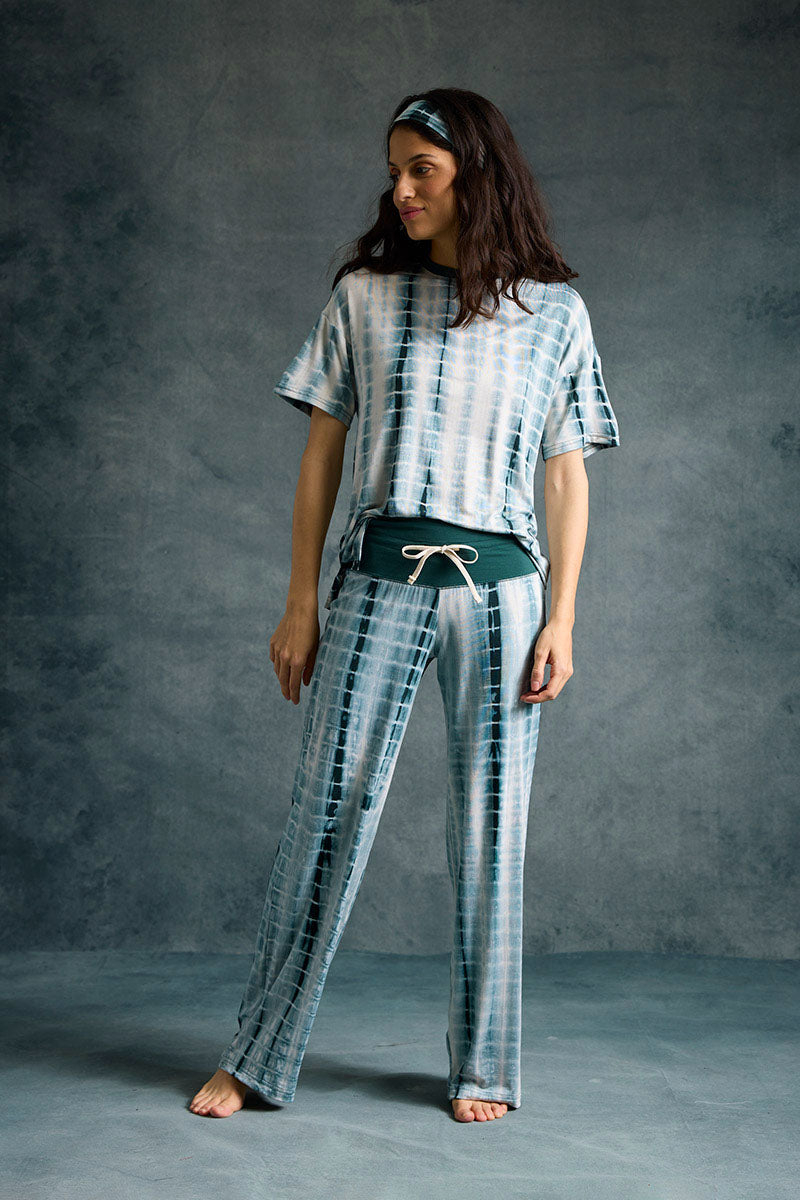 Lynn is 5'8", typically wears a size 2/4 and is wearing a size S