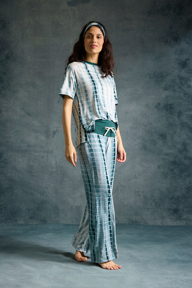 Lynn is 5'8", typically wears a size 2/4 and is wearing a size S