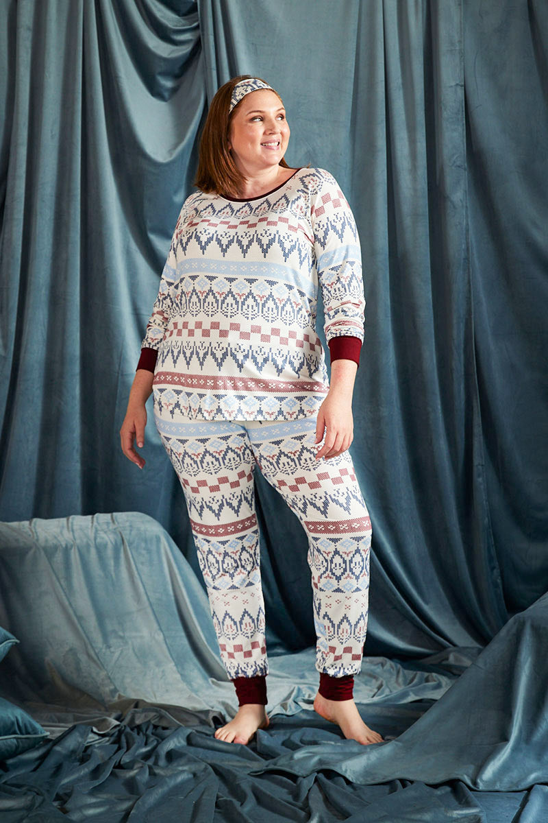 Meaghan is 5'9", typically wears a size 16 and is wearing a size XL.