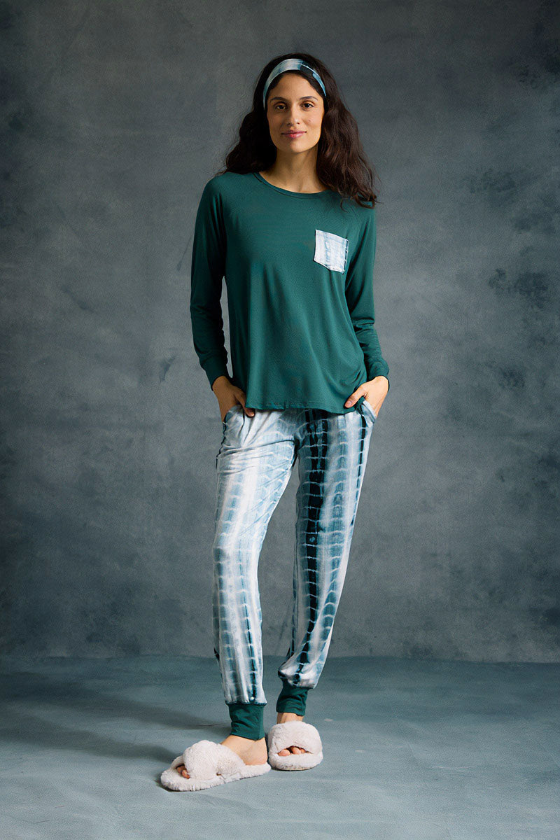 Lynn is 5'8", typically wears a size 2/4 and is wearing a size S