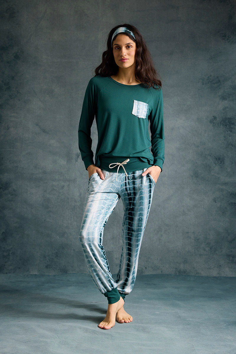 Lynn is 5'8", typically wears a size 2/4 and is wearing a size S