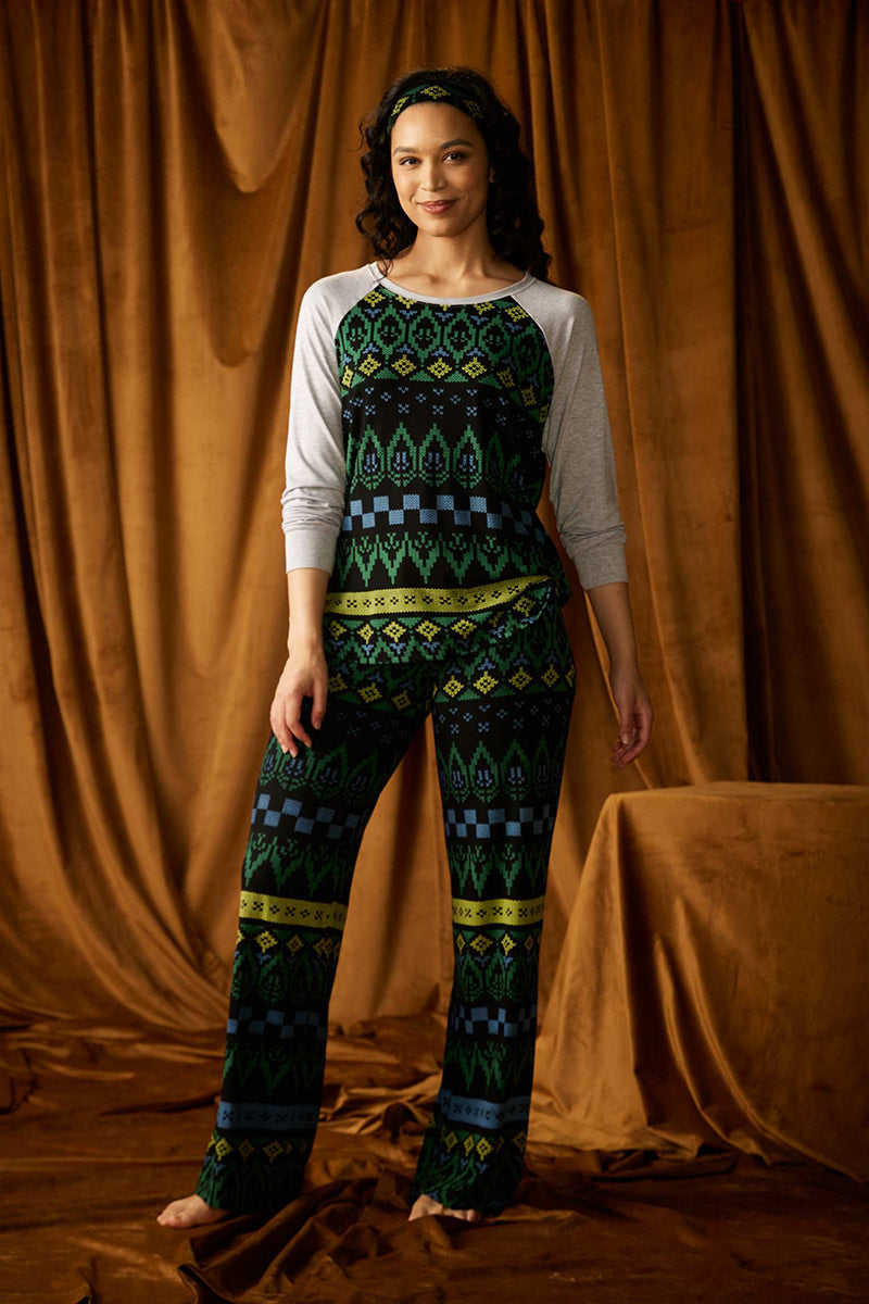 Dana is 5'10", typically wears a size 6/8 and is wearing a size M