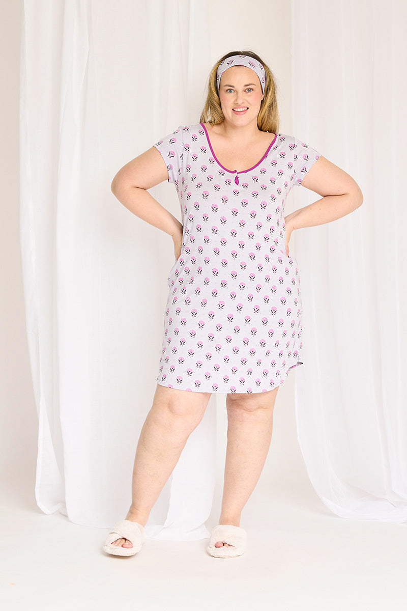 Austen is 5'8", typically wears a size 16 and is wearing a size XL