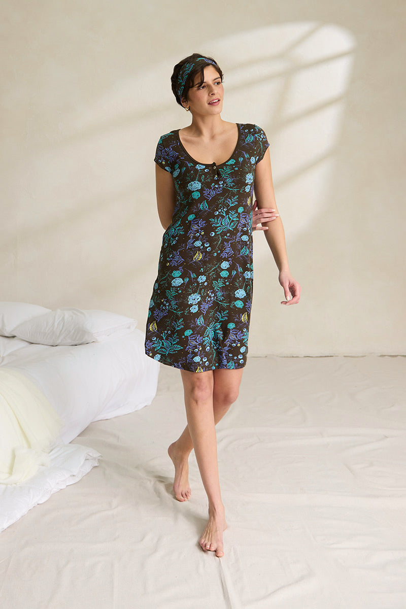 Natasha is 5'11", typically wears a size 4/6 and is wearing a size small