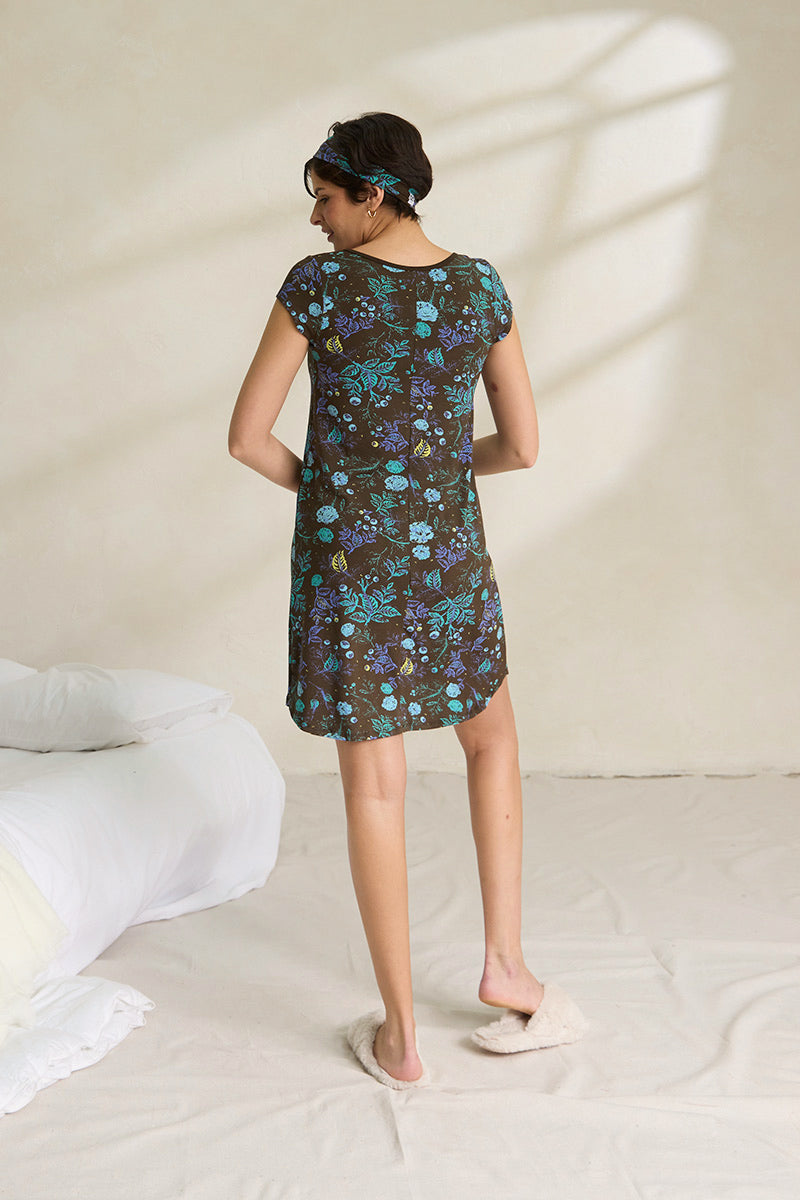 Natasha is 5'11", typically wears a size 4/6 and is wearing a size small