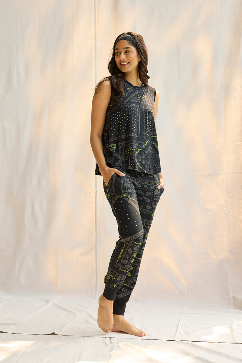 Natasha is 5'10", typically wears a size 4 and is wearing a size small