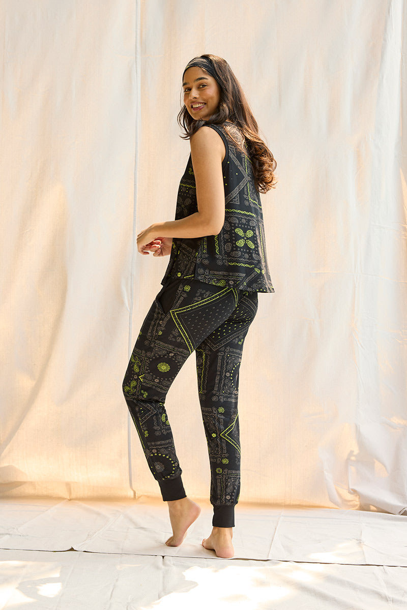 Natasha is 5'10", typically wears a size 4 and is wearing a size small