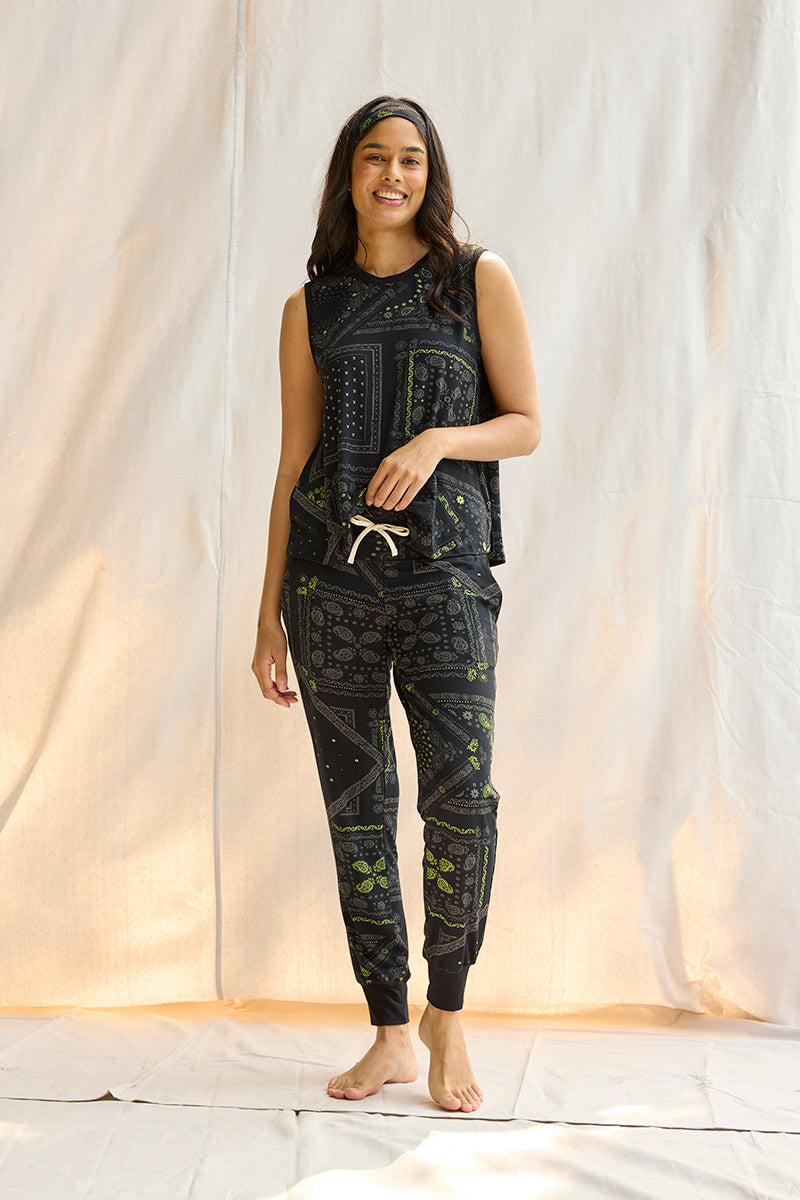 Natasha is 5'10", typically wears a size 4 and is wearing a size small