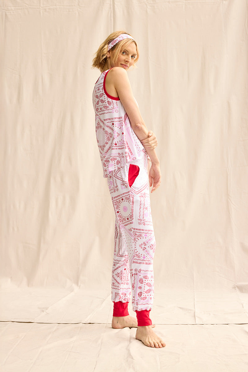 Elyse is 5'9", typically wears a size 2 and is wearing a size small