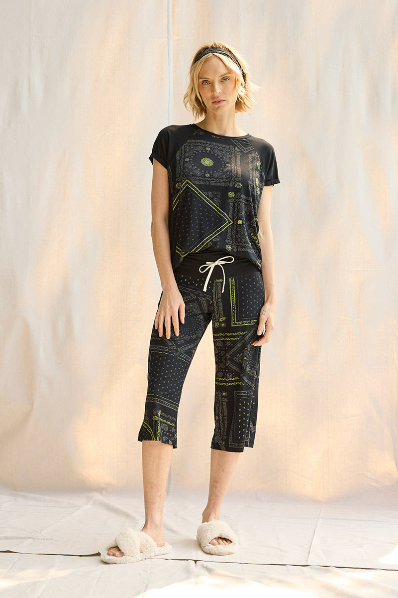 Elyse is 5'9", typically wears a size 2 and is wearing a size small