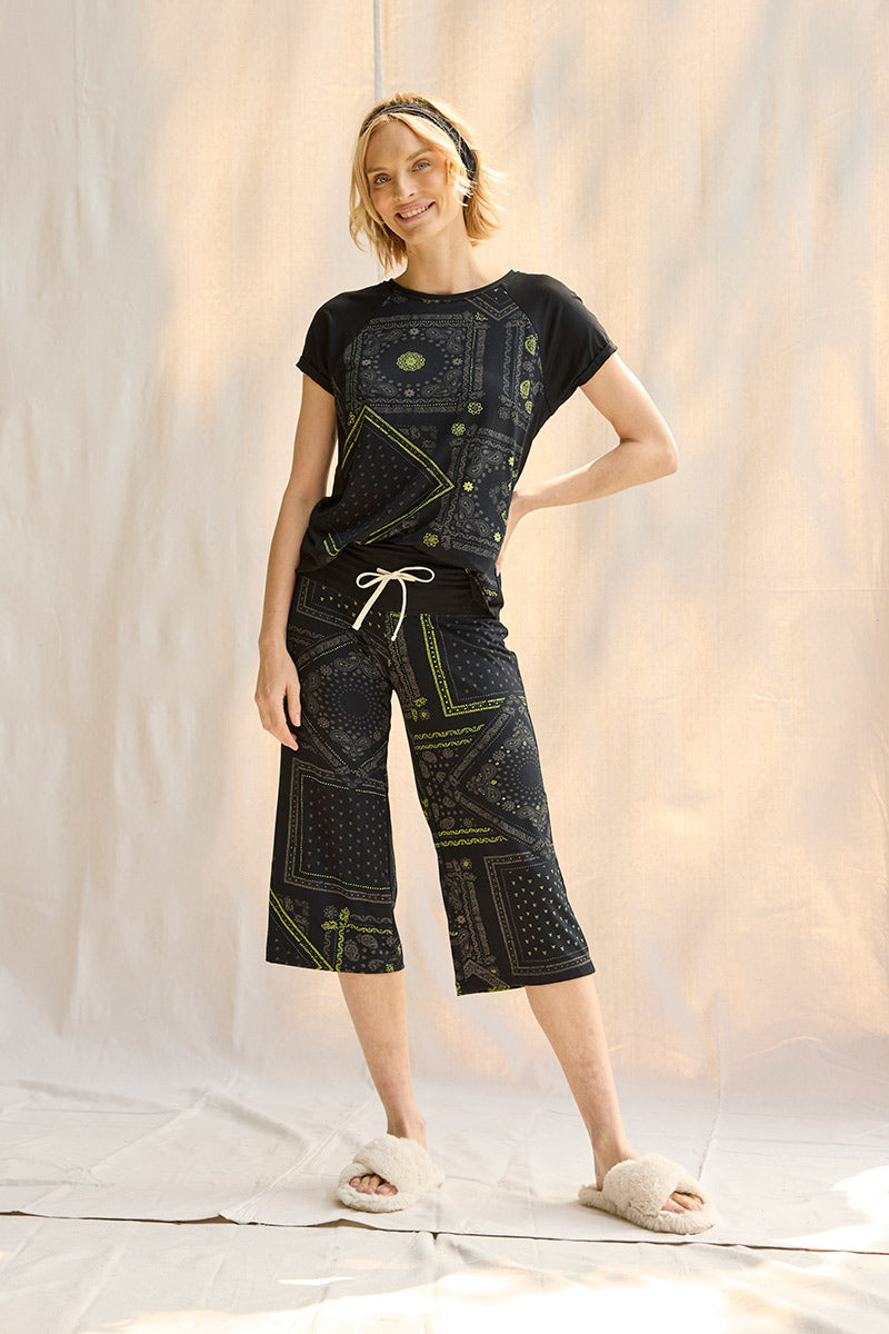 Elyse is 5'9", typically wears a size 2 and is wearing a size small