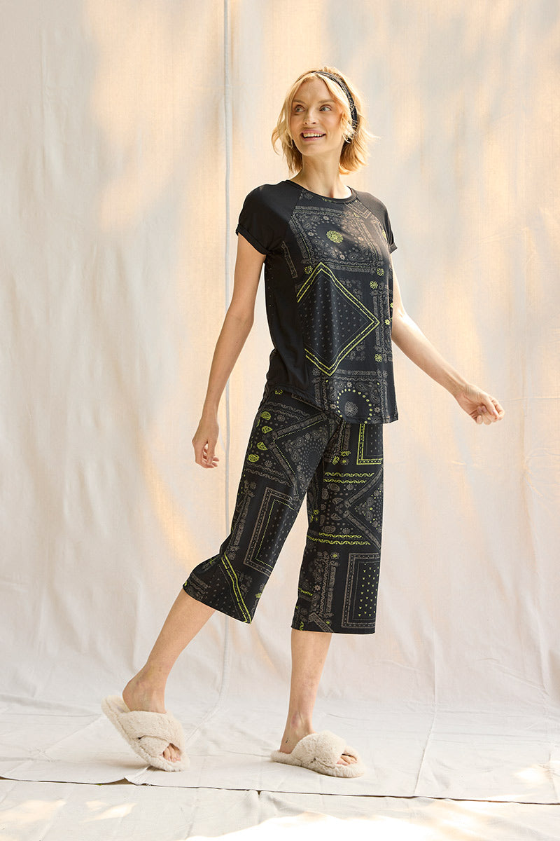 Elyse is 5'9", typically wears a size 2 and is wearing a size small