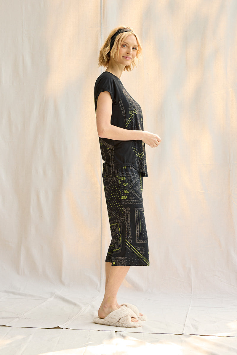 Elyse is 5'9", typically wears a size 2 and is wearing a size small